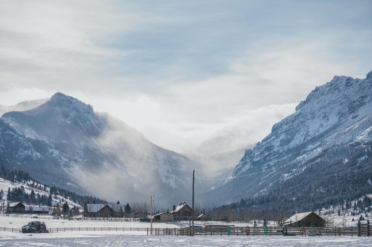 Western Style of the Dutton Ranch from Yellowstone: A Rustic Fusion of  Rugged Beauty and Modern Comfort - Christina Maria Blog