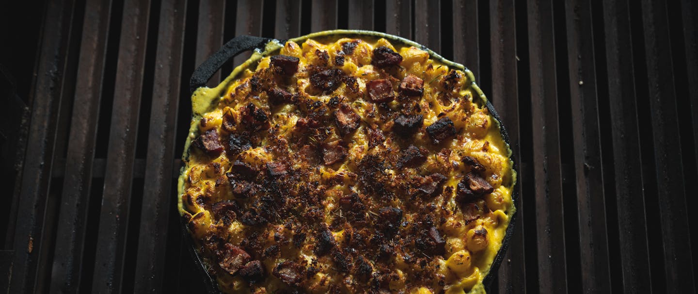 baked mac and cheese in cast iron skillet
