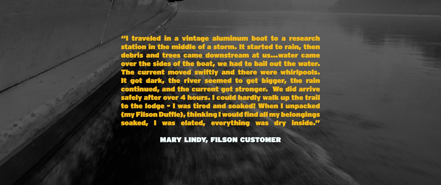 暗い湖の水で航跡を作成するボートの上に重ねられたフィルソン商品についてのメアリーリンディからの証言