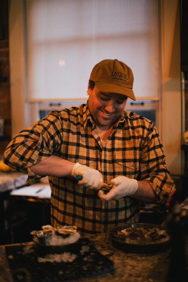 How-To-Shuck-Oysters-Filson-10